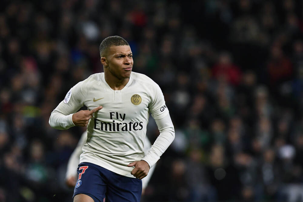 伊沃比斜传，阿雅伊头球轻松破门，尼日利亚1-0领先坦桑尼亚